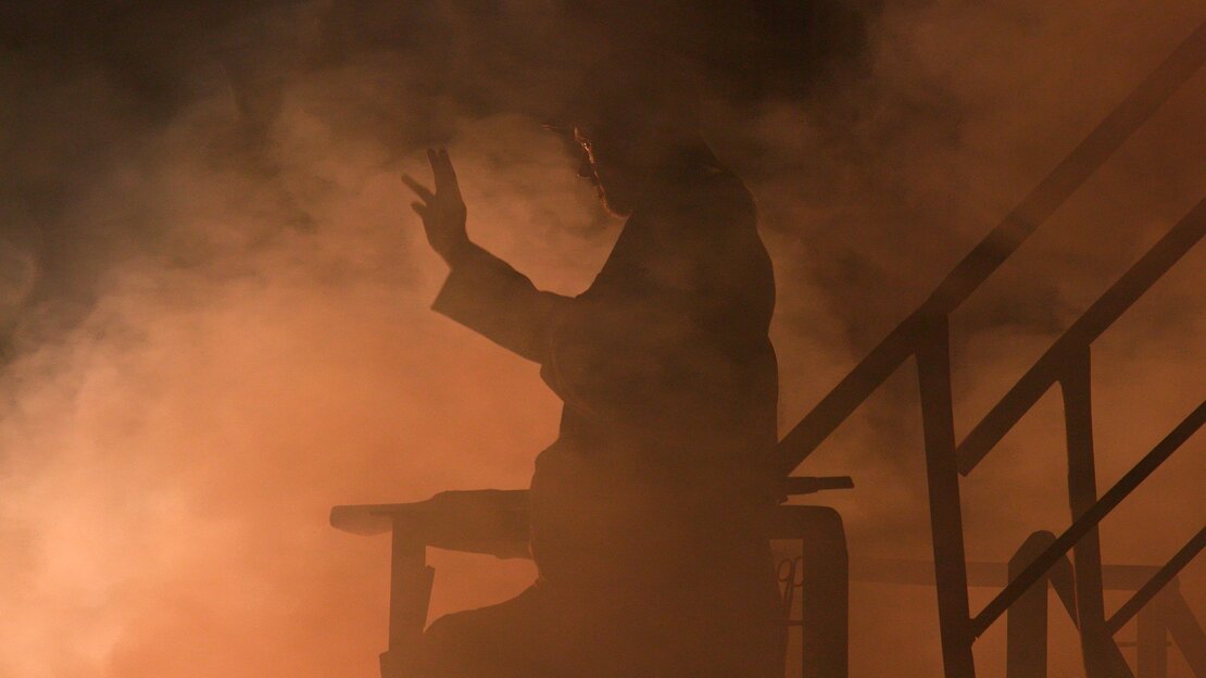 Schauspieler_im_Nebel